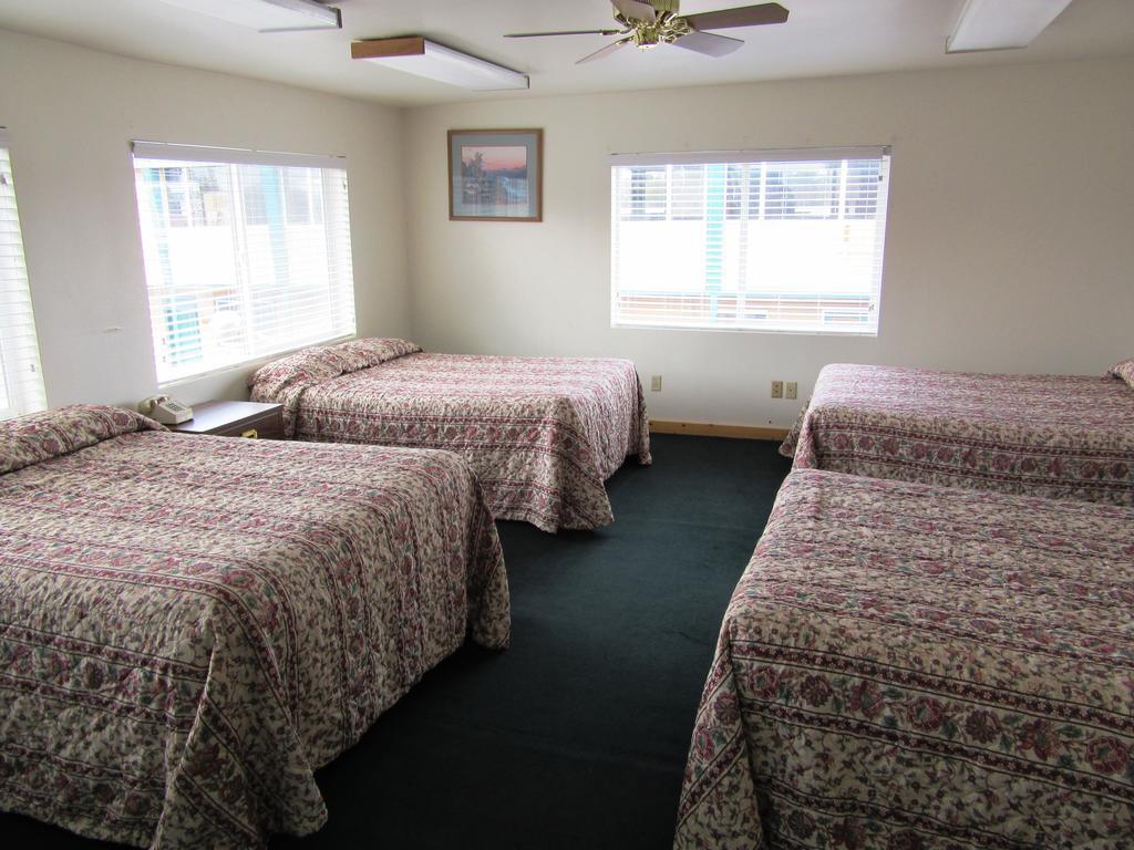 Yellowstone Country Inn Уест Йелоустоун Екстериор снимка