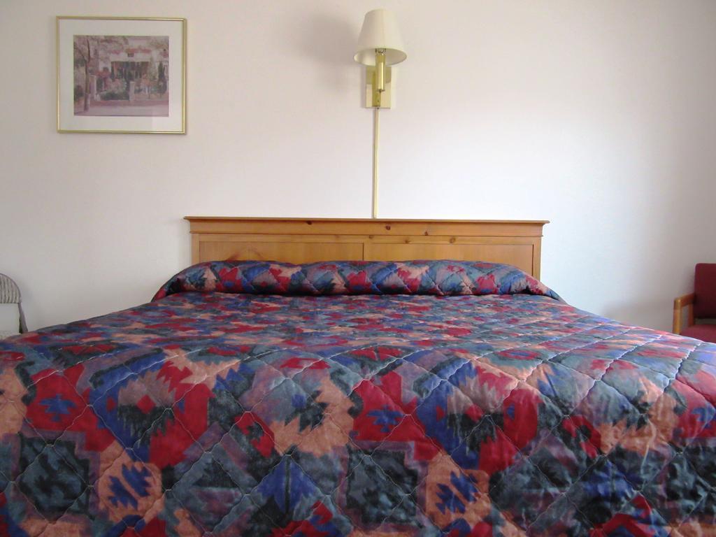 Yellowstone Country Inn Уест Йелоустоун Стая снимка